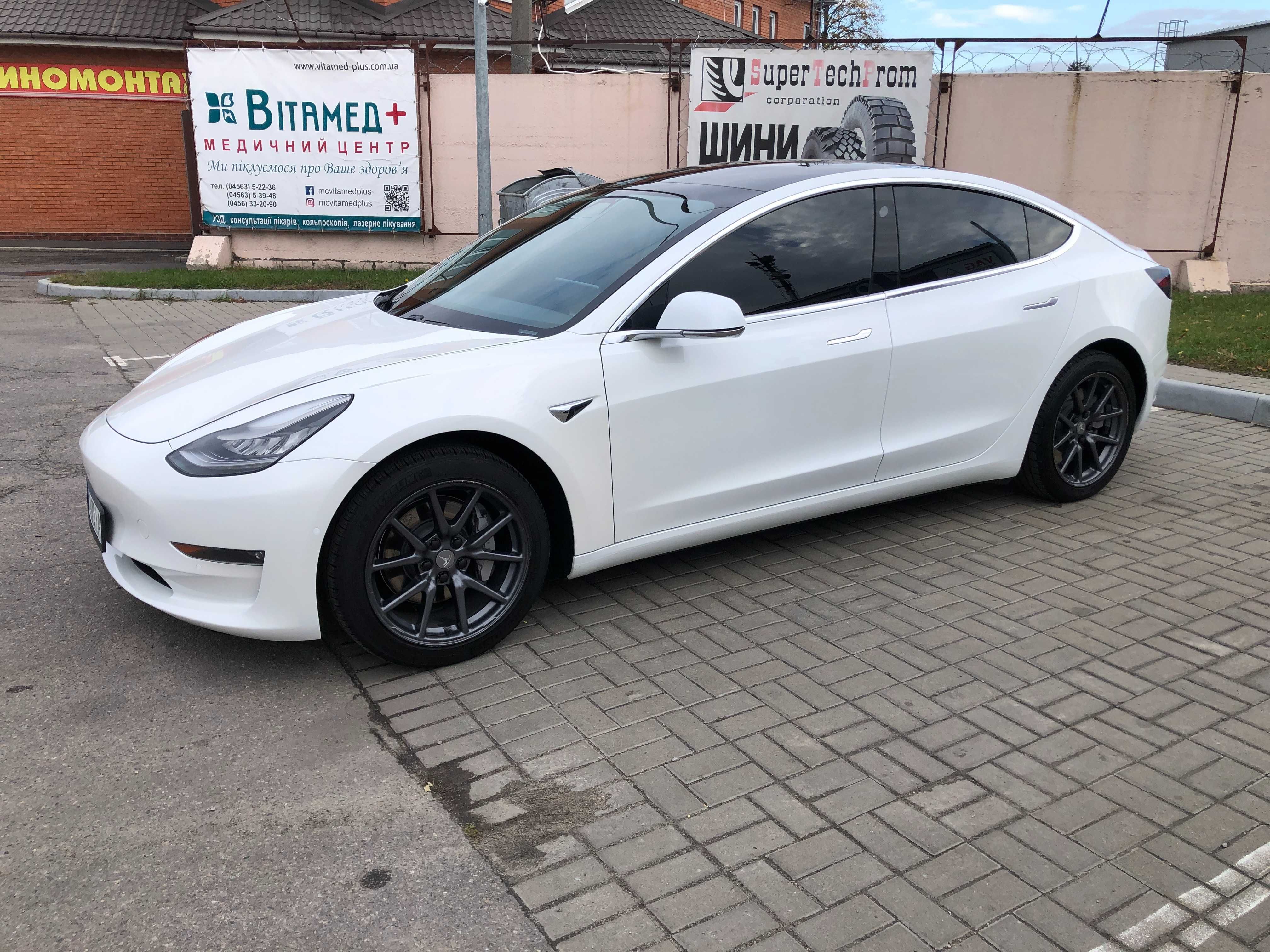 Tesla Model 3. 2019 рік. Гарний стан. Все працює