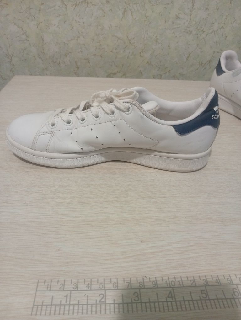 Жіночі взутя Adidas