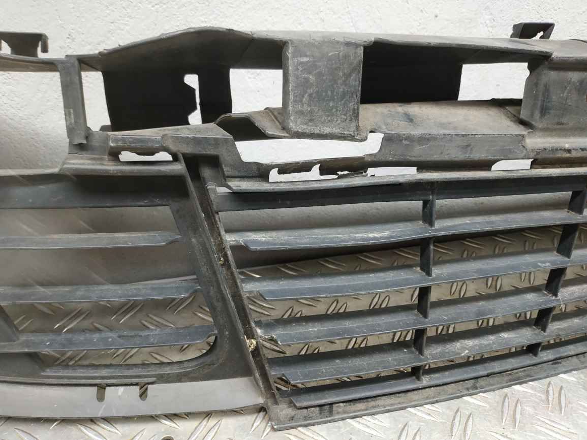 Renault (RVI) Scenic 3 09- решітка бампера  RC1244 622545401R