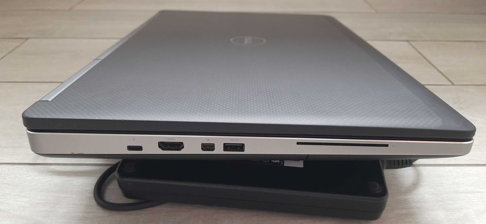 Dell 7720 IPS Xeon-1505m v6 16 Gb SSD+HDD Nvidia p4000 8Gb, бат 5 год