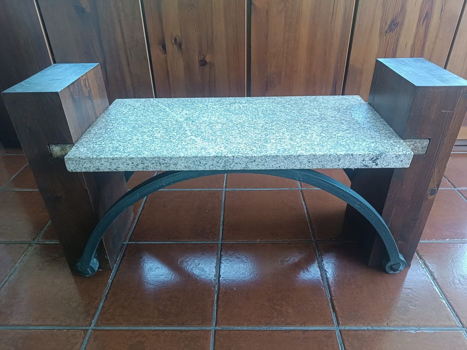 Mesa de Granito com Madeira Maciça