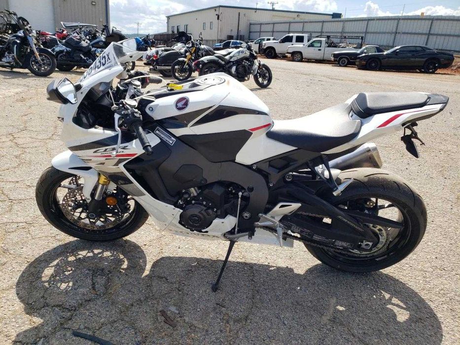 2025 HONDA CBR1000 RR