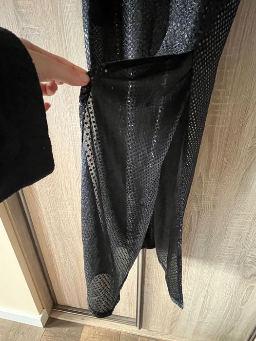 Sukienka sylwestrowa cekinowa maxi