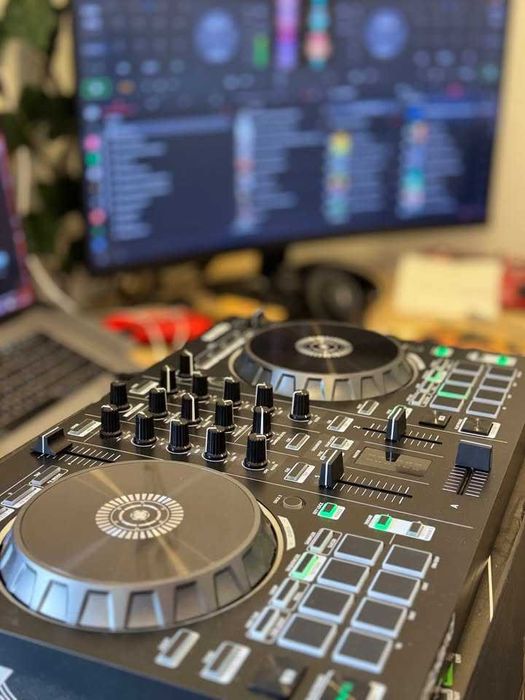 Roland DJ-202 - Controlador DJ de 2 Canais para Serato
