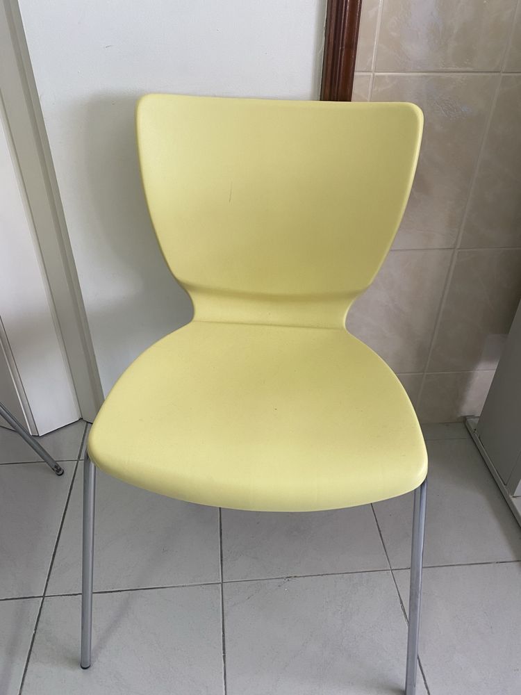Cadeira amarelas