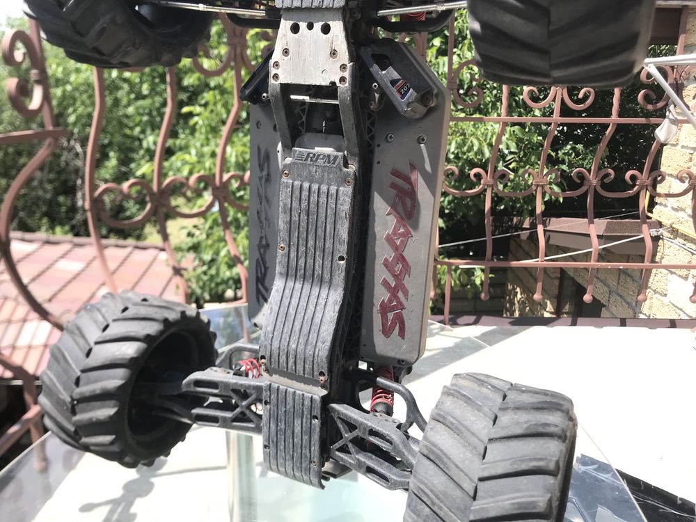 Traxxas E-maxx 1/8 RTR kit (rc модель, arrma, hpi)