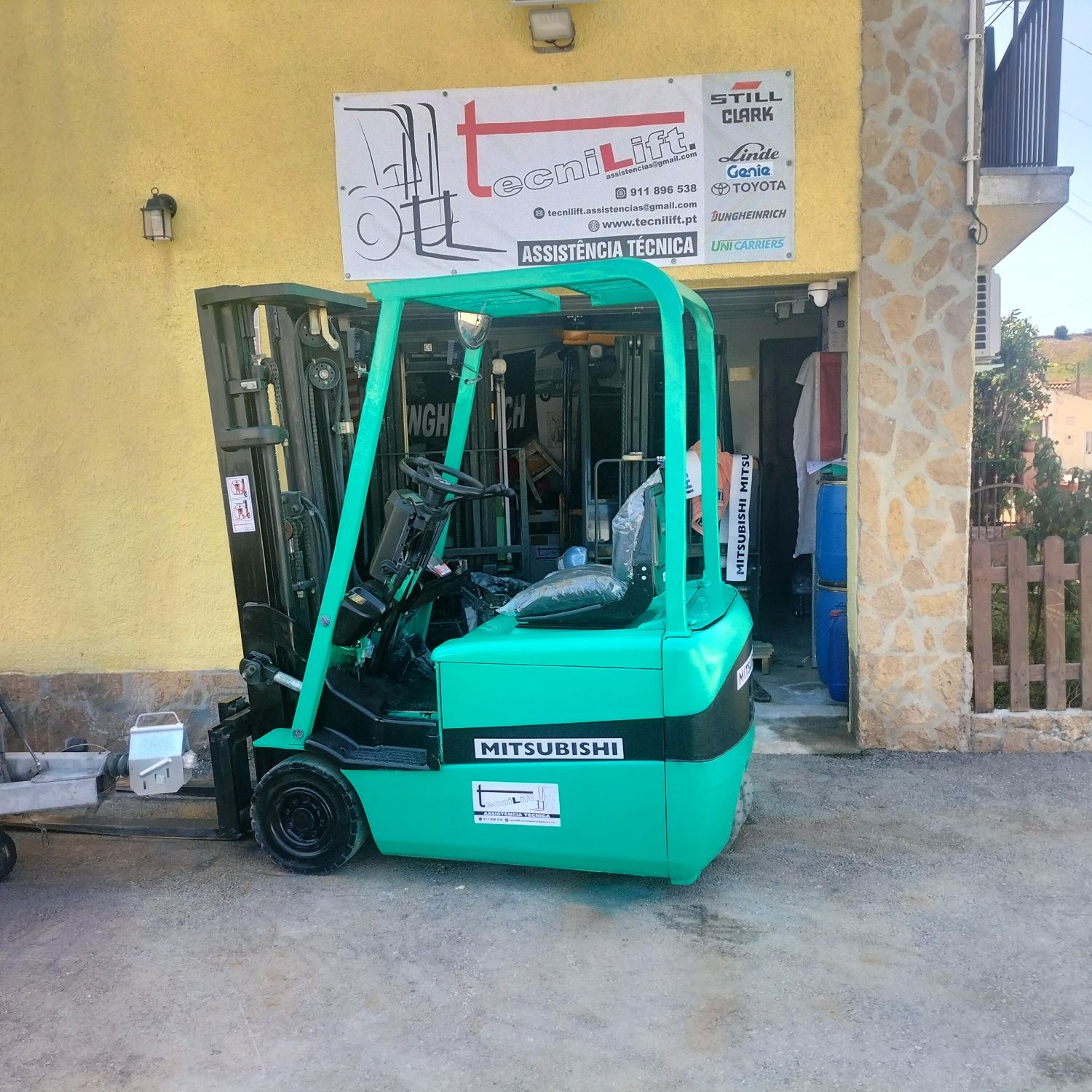 Empilhador mastro triplex