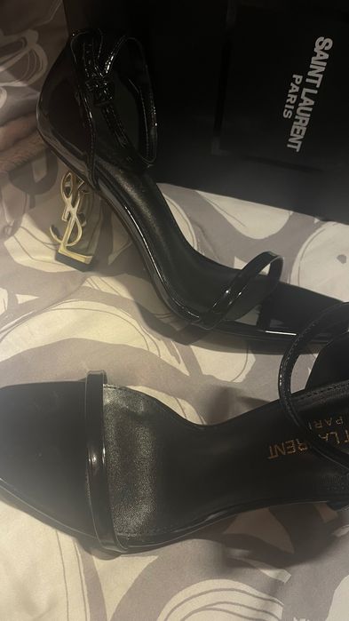 Saltos altos da ysl novos