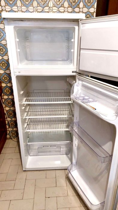 Frigorífico Zanussi com congelador