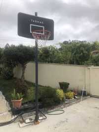 Cesto Basket praticamente novo, seguro para a prática de Basket