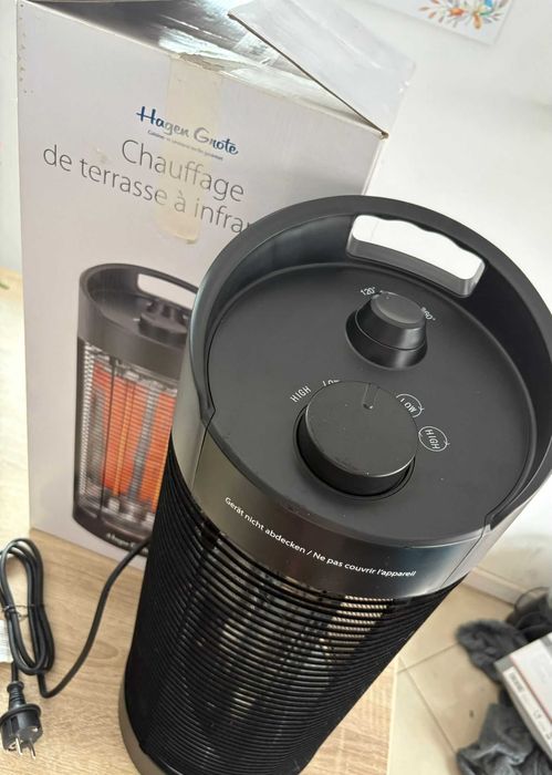 Stojący grzejnik promiennikowy 360 stopni, moc 600/1200 W