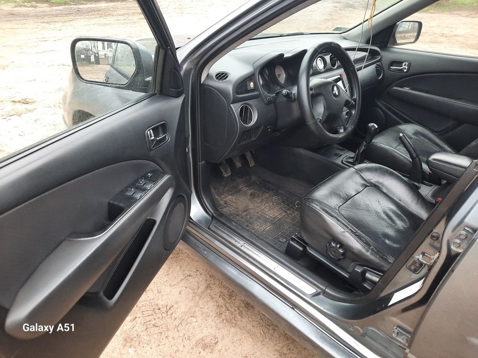 В продаже Mitsubishi autlender 2003 года.  На 4 газу .На полнейшем ход