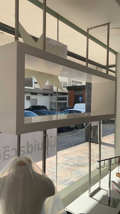 Móvel de montra moderno e lacado de branco