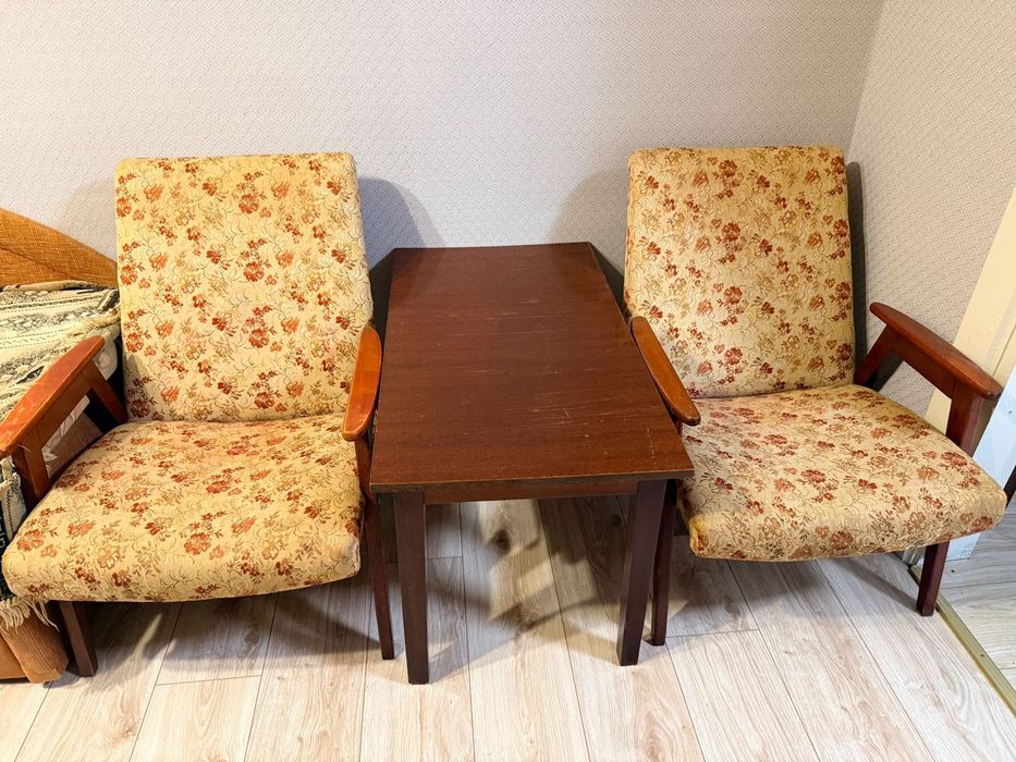 Продам диван, крісла, журнальний столик та меблі для вітальні
