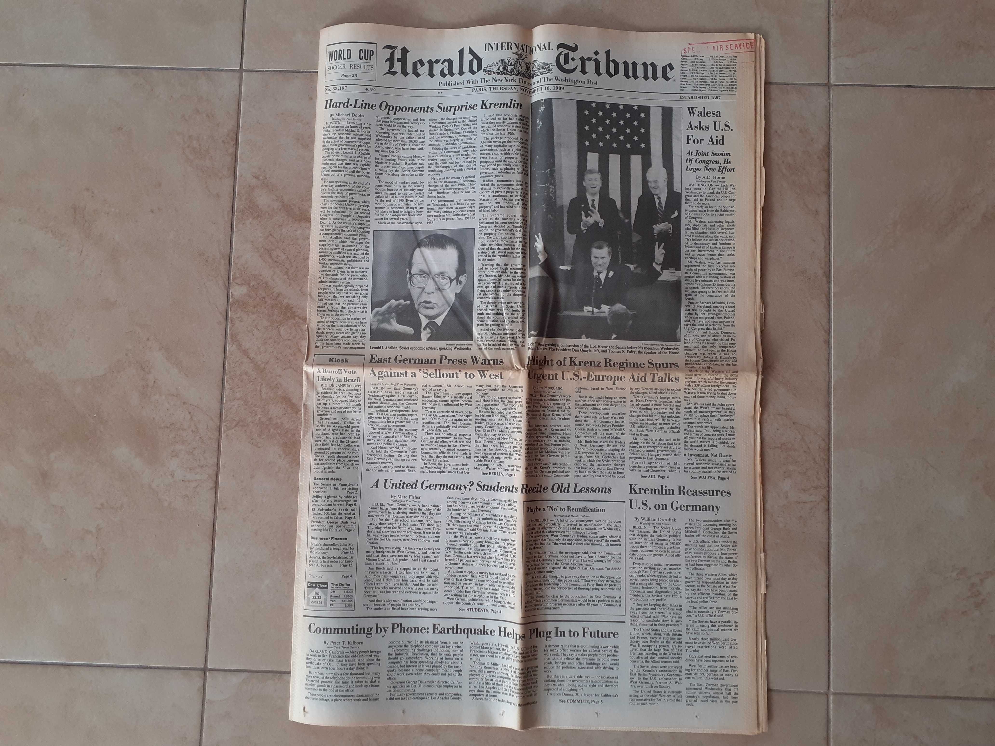 Kompletna, stara gazeta "Herald Tribune" z 16.11.1989r.