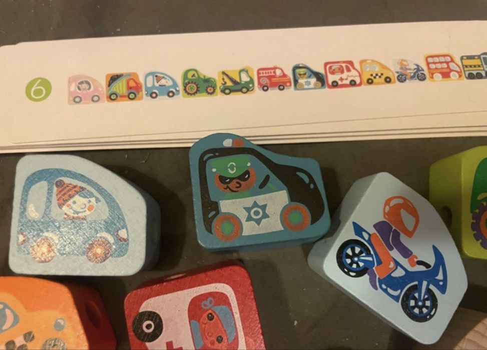 Klocki drewniane Cubika do nawlekania auta samochody