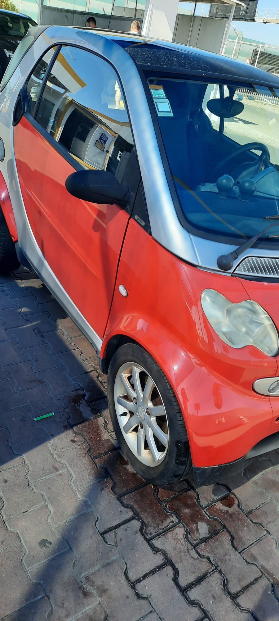 Smart Fortwo 699 Gasolina automatico com patilhas no volante.
