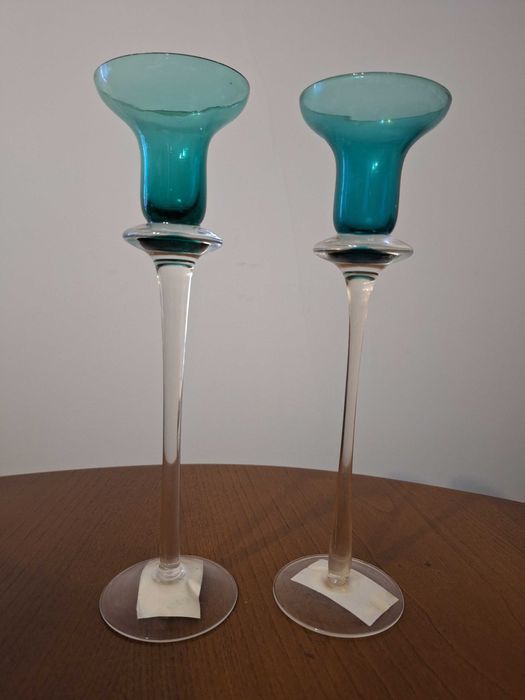 Castiçais verdes de vidro