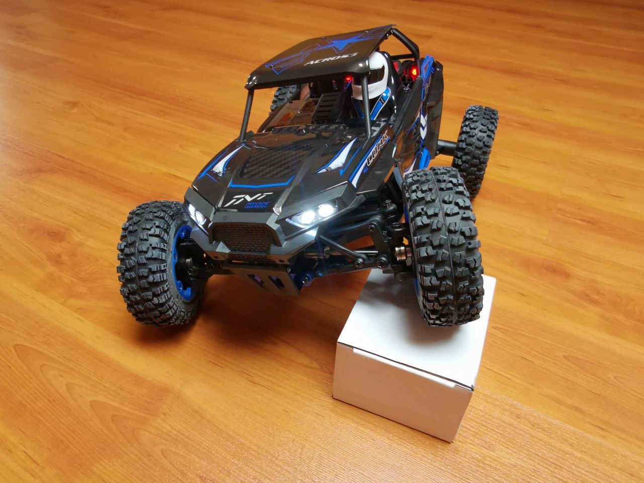 Carro RC Wltoys 12428-B PRO 12427-B Crawler Lipo 2,4Ghz