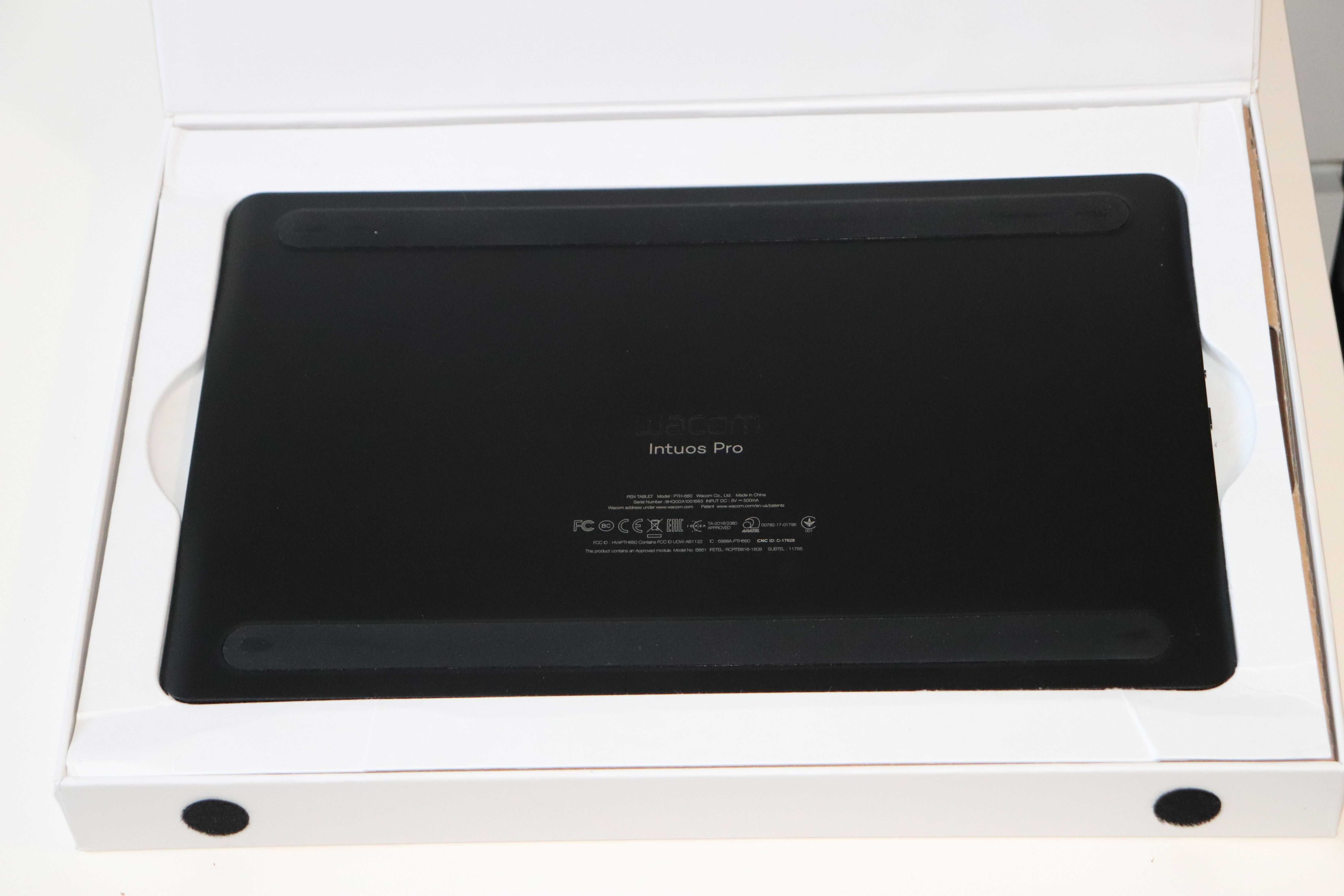 Графічний планшет WACOM Intuos Pro M Medium PTH-660 multi-touch
