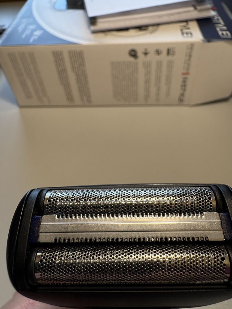 Продаётся электрическая бритва Remington F4