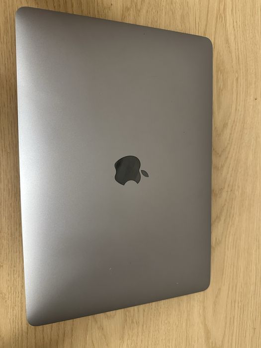Продам Macbook 13 pro 2017 года