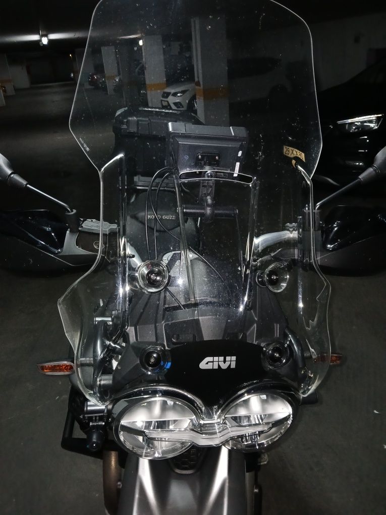 Vendo Moto Guzzi V85TT 2020