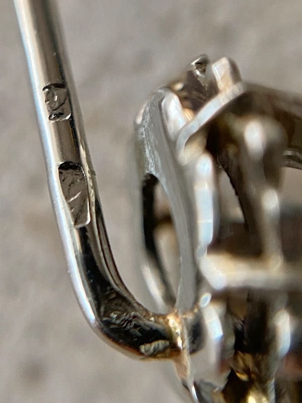 Alfinete de gravata/ lapela em ouro com diamante 0,20kts
