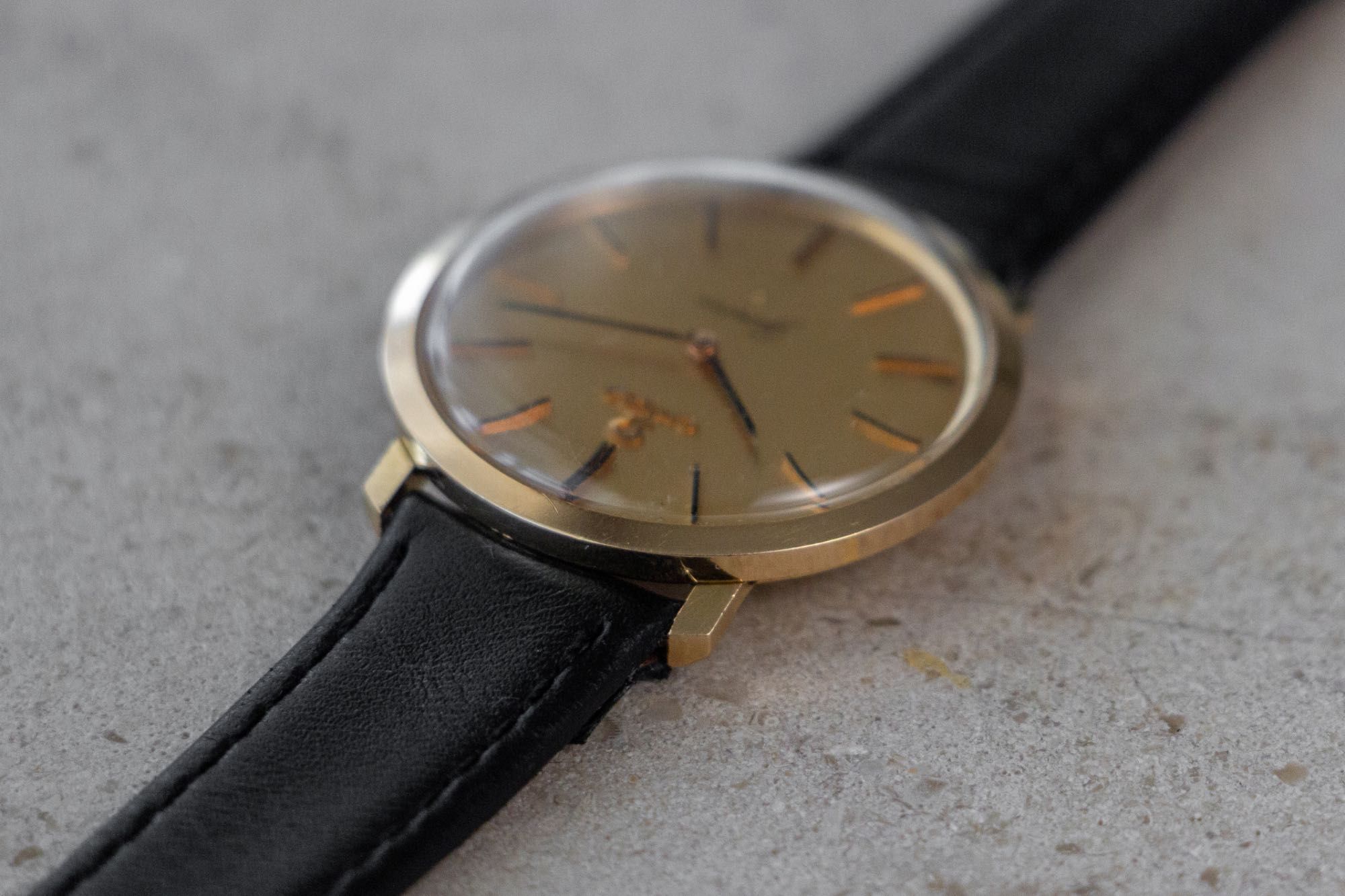 Relógio Omega Genève em ouro
