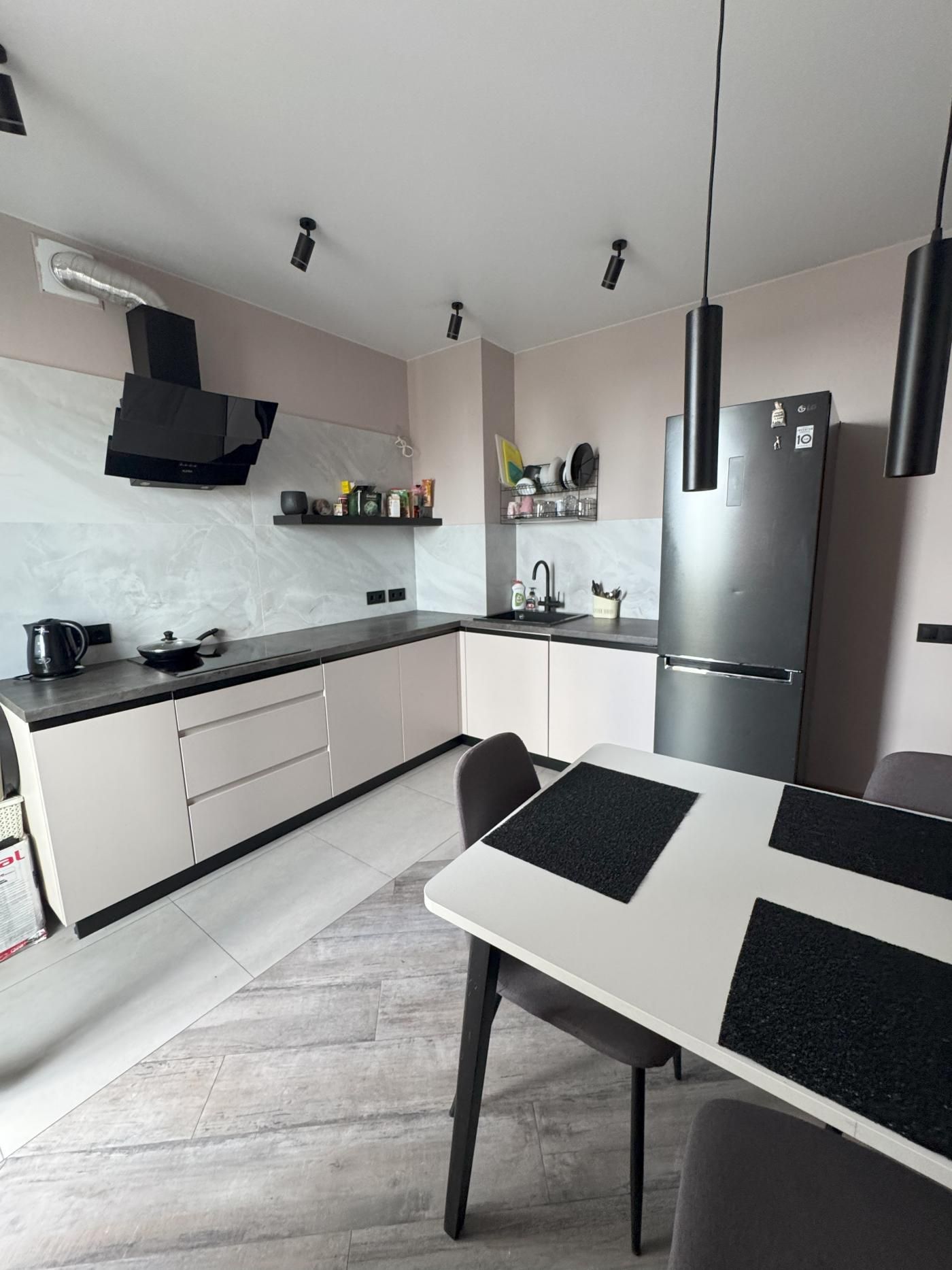 Продажа 2-ком. квартиры с авторским ремонтом, м. Победа