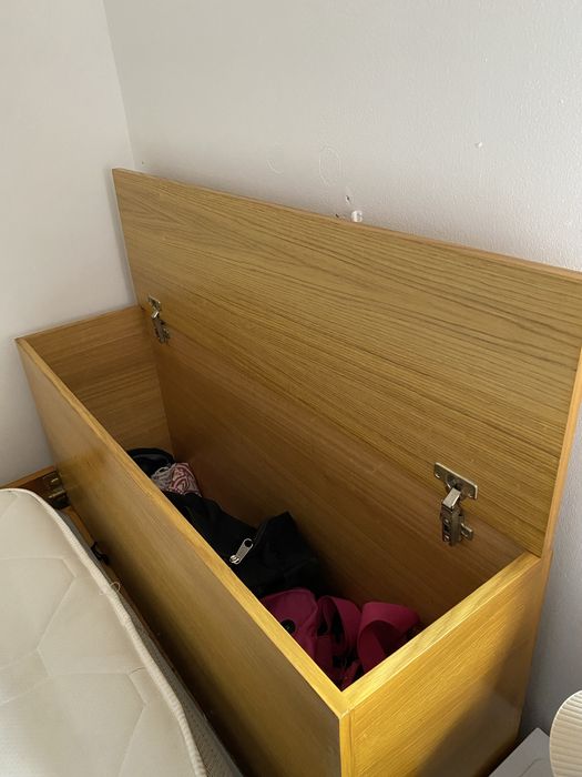 Cama com arrumação + colchão