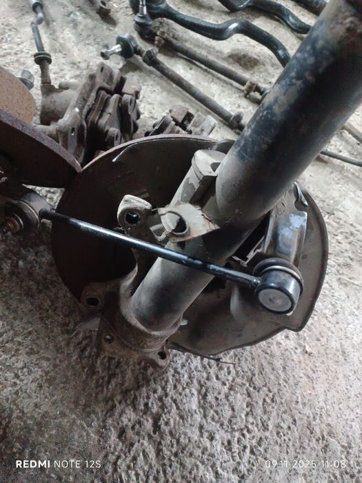 Стойки передні BMW E34 ричаги суппорт диски бмв е34 амортизатори цапфа