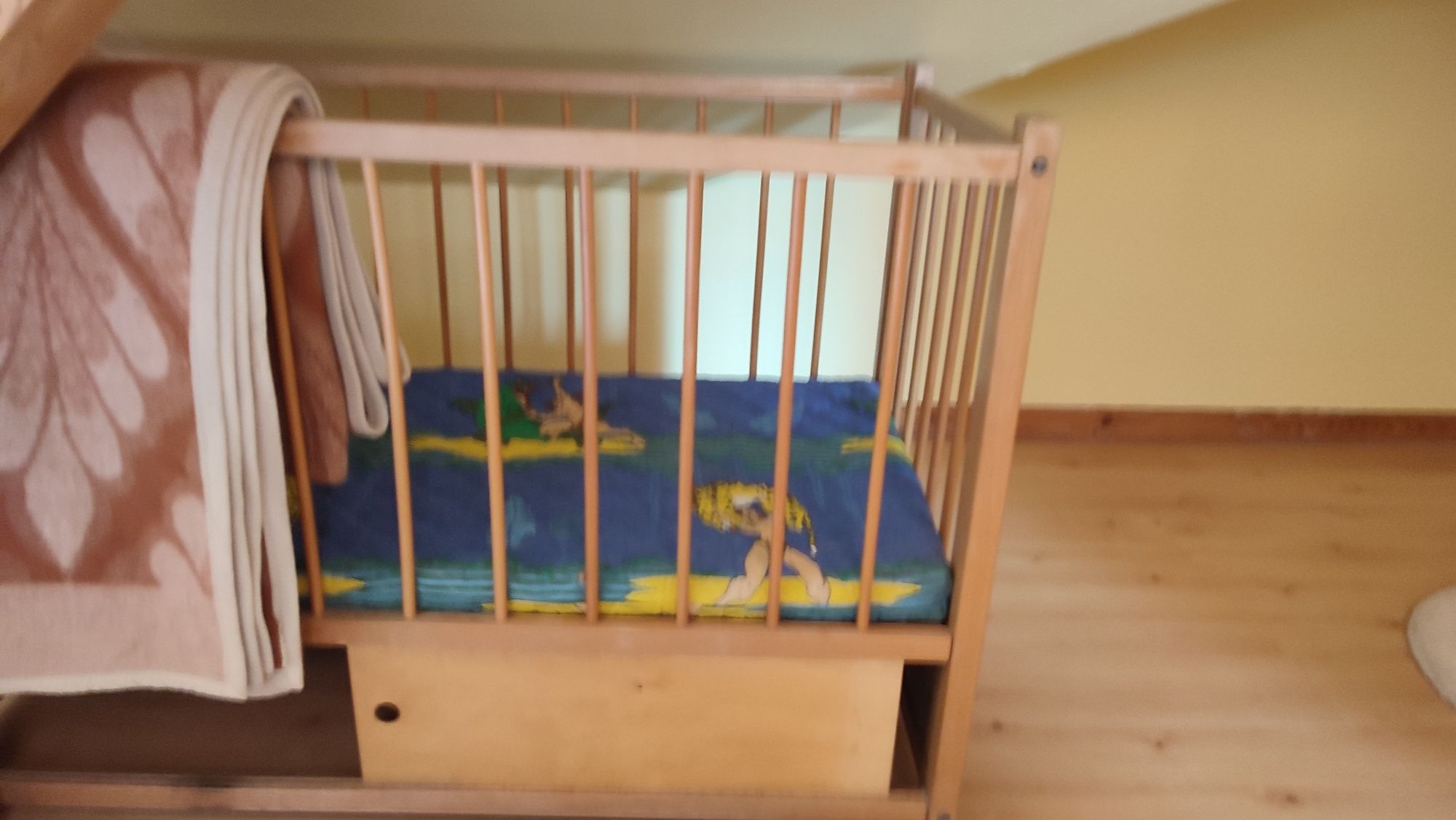 Łóżeczko dziecięce drewniane
