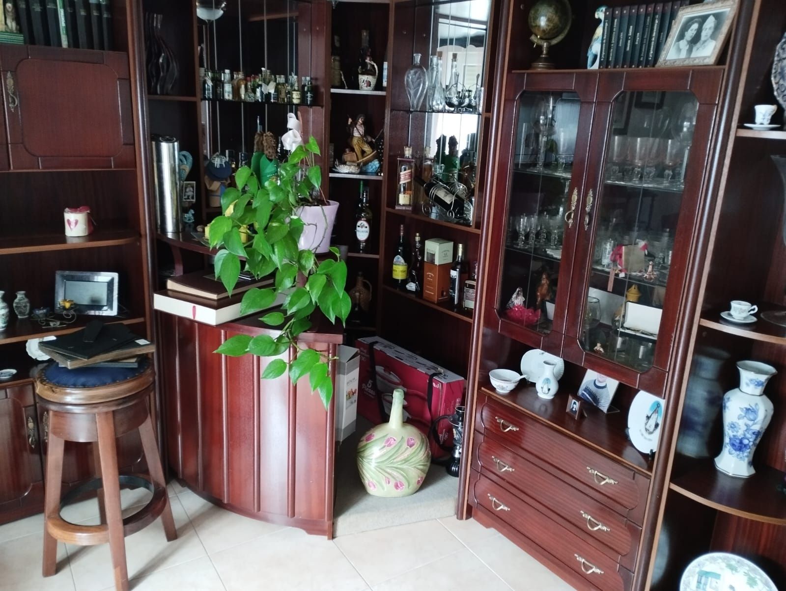 Móvel de bar como novo