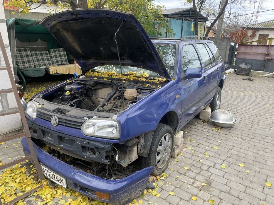 Golf 4 универсал ( не на ходу !)