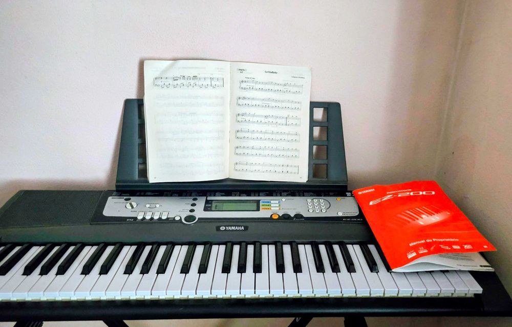 Teclado keyboard Yamaha EZ-200
