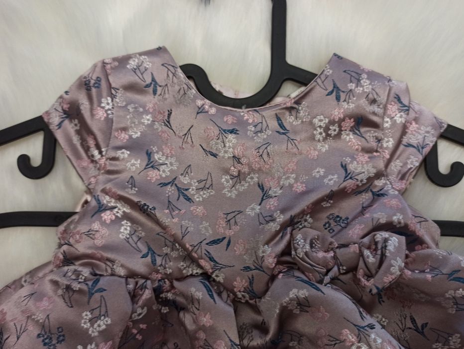 Nowa sukienka h&m r. 68 w kwiatki satynowa z tiulem