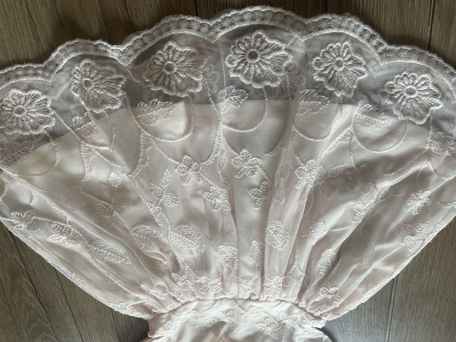 Elegancka Sukienka chrzciny 74 ecru jasny roz koronka