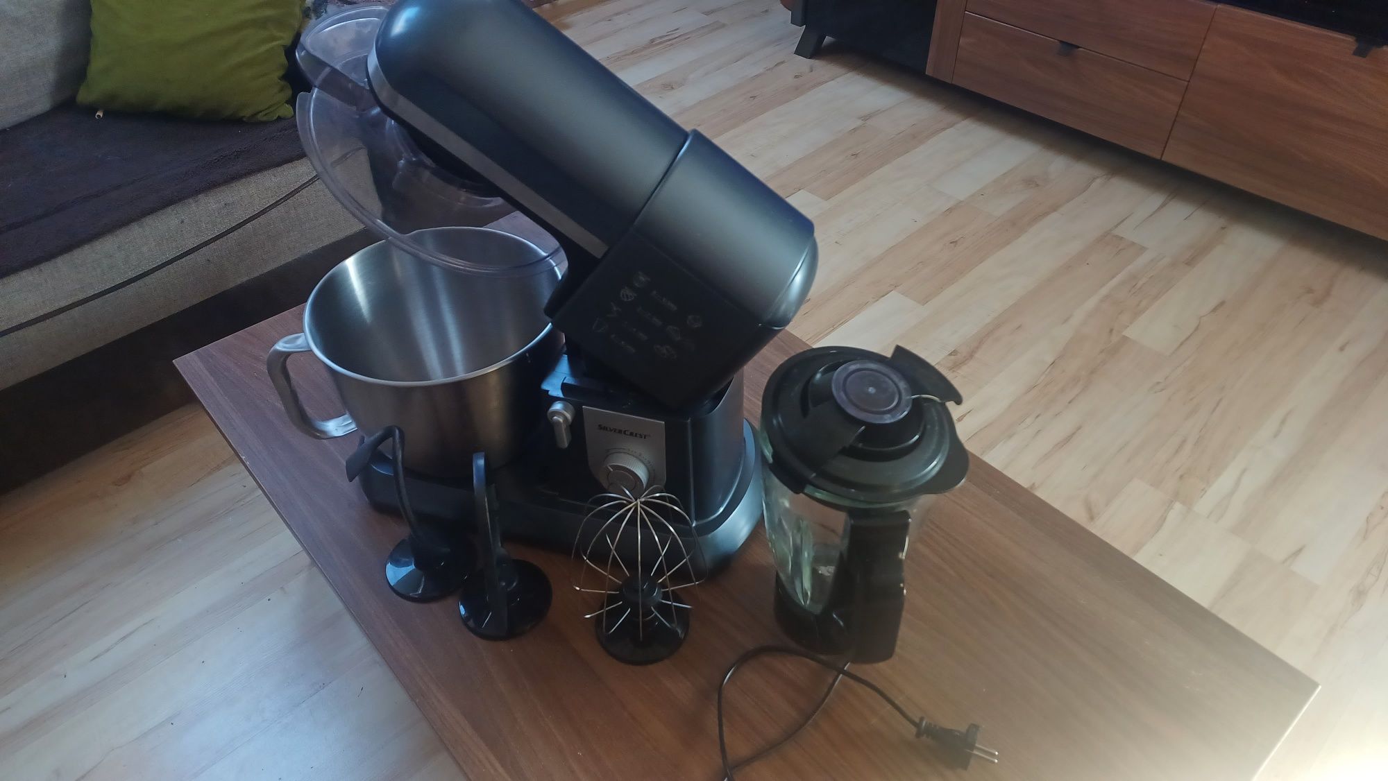 Robot kuchenny z blenderem kielichowym