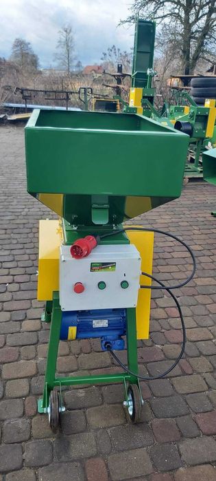 GNIOTOWNIK 3kW, do zboża, Zgniatacz walcowy, Śrutownik, Młyn, DOSTAWA