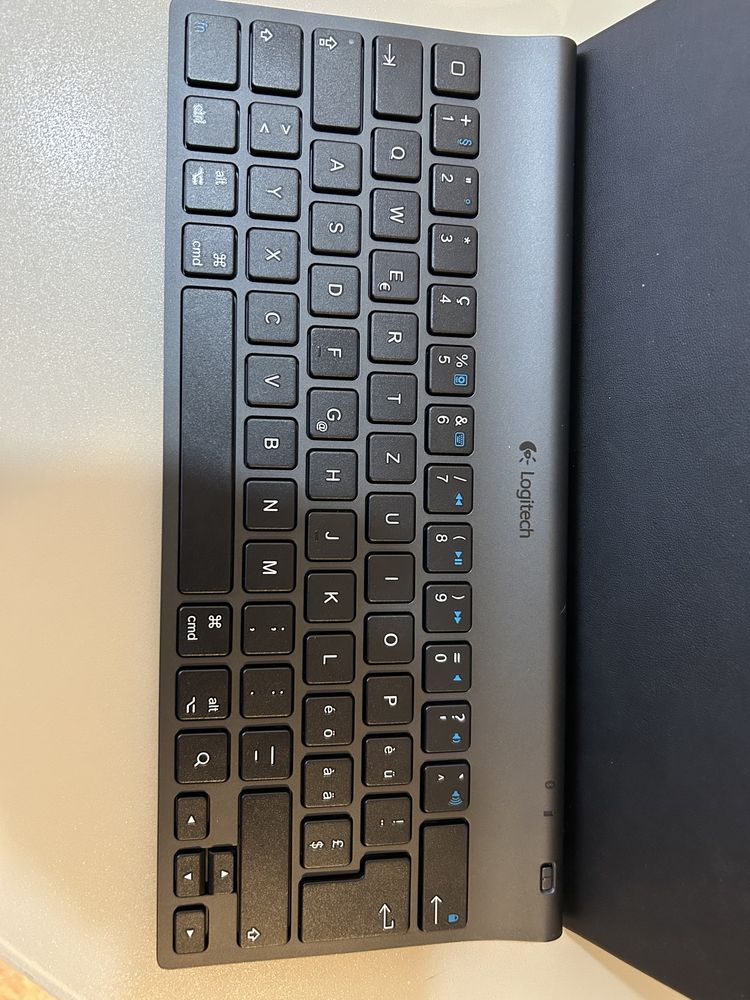 Клавіатура Logitech Tablet Keyboard for IPAD
