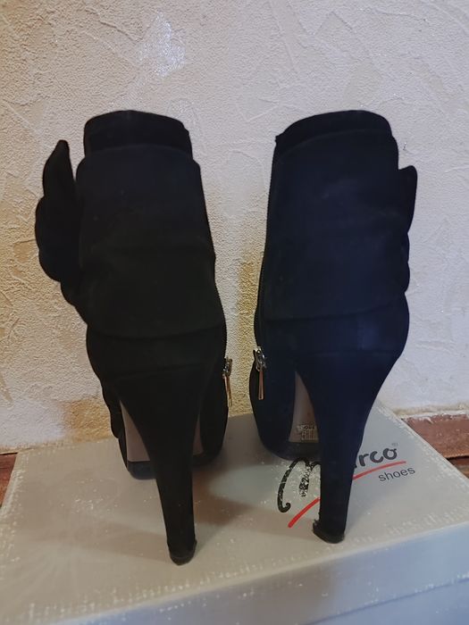 Черевики на каблуку