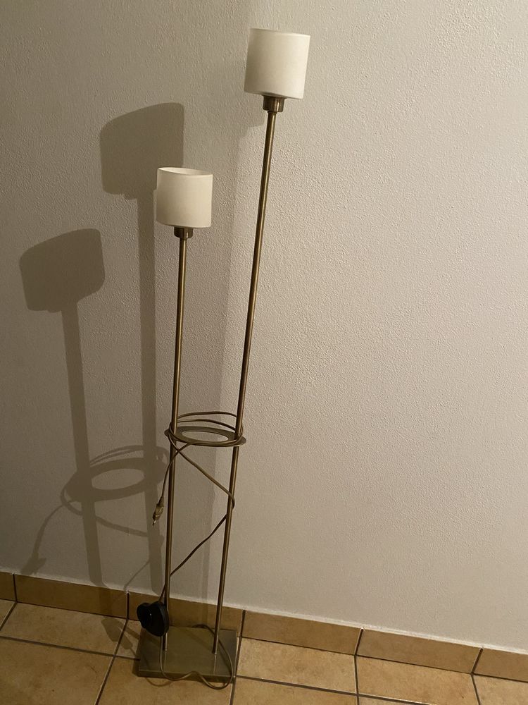 Lampa stojąca z dwoma kloszami