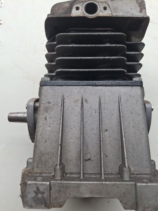 Компрессор корпус цилинтр поршень клапвна