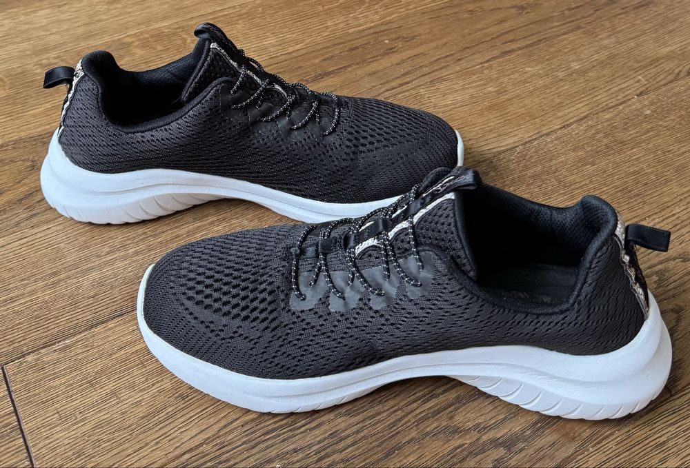 Skechers кросівки жіночі р.39(26 см)
