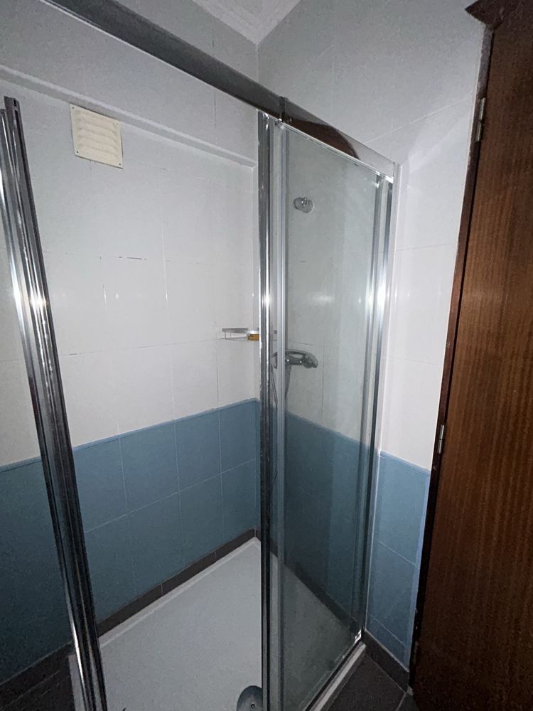 Armazem com quartos cozinha e wc
