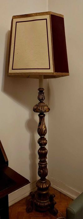 Candeeiro de pé, estilo candelabro