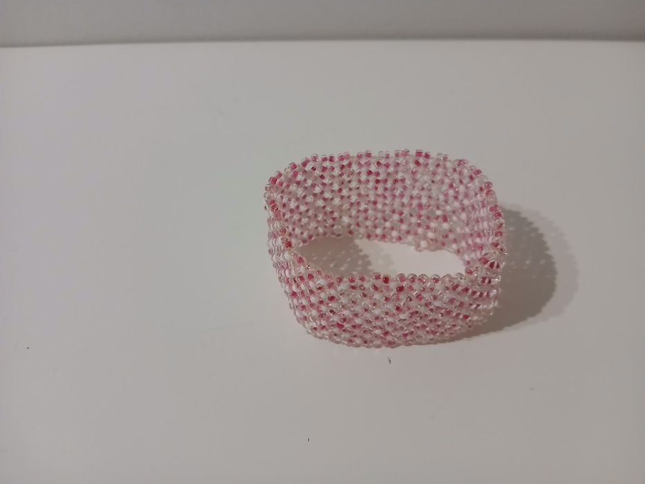 Pulseira de missangas rosa e branco