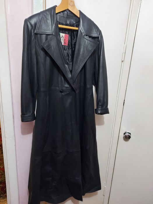 Кожаний плащ жіночий