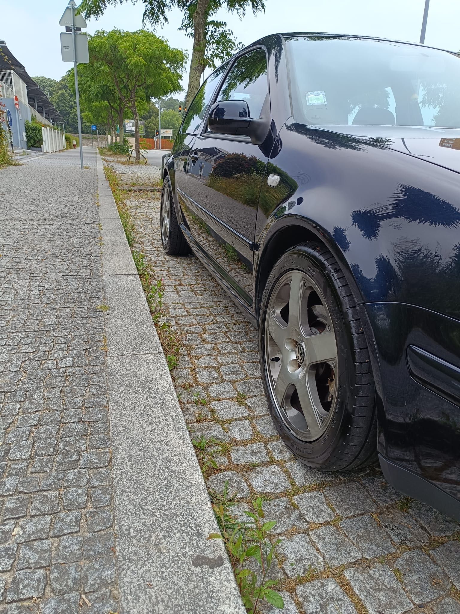Vendo/Troco VW Golf IV 1.9 TDI PD100 por Honda X-adv 750
